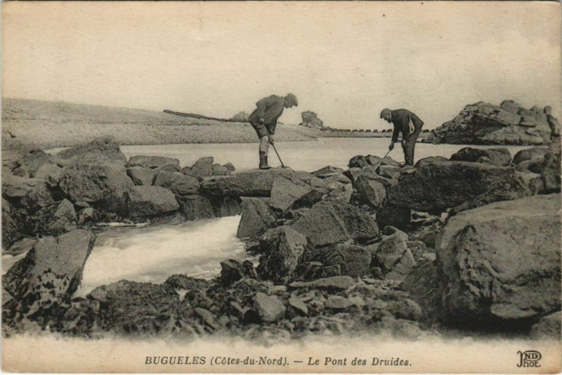 Carte postale ancienne Buguelles Le Pont des Druides
