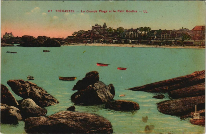 Carte postale ancienne Tregastel La Grande Plage et le Petit Gouffre