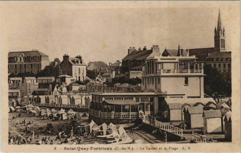 Carte postale ancienne Saint-Quay-Portrieux Le Casino et la Plage à Saint-Quay-Portrieux