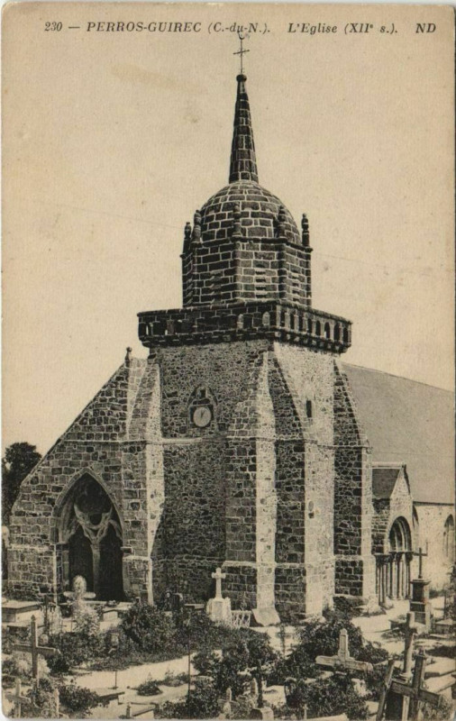 Carte postale ancienne L'Eglise (XIIe siècle) à Perros-Guirec