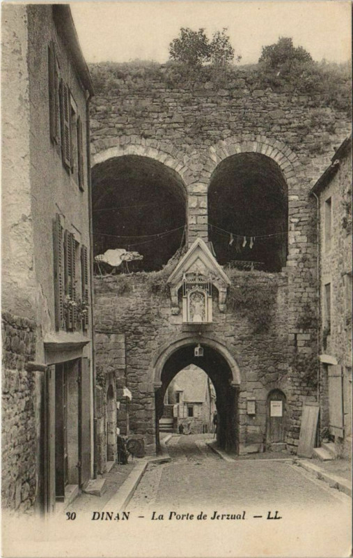 Carte postale ancienne Dinan La Porte du Jerzual à Dinan