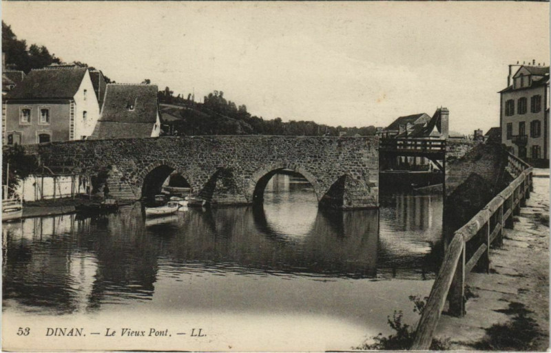 Carte postale ancienne Dinan Le Vieux Pont à Dinan