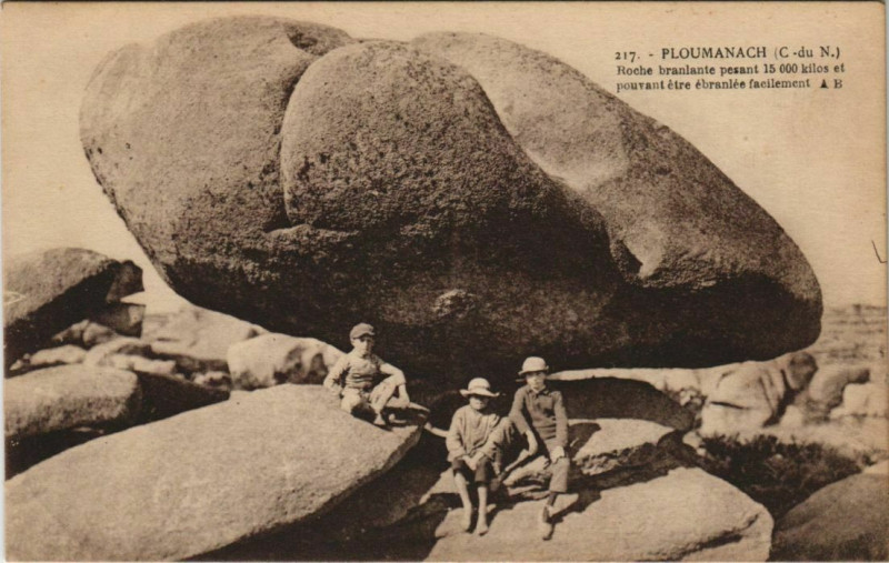 Carte postale ancienne Ploumanac'H Roche Branlante