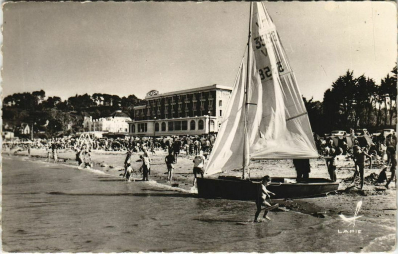 Carte postale ancienne Perros-Guirec Trestraou - Centre-Plage à Perros-Guirec
