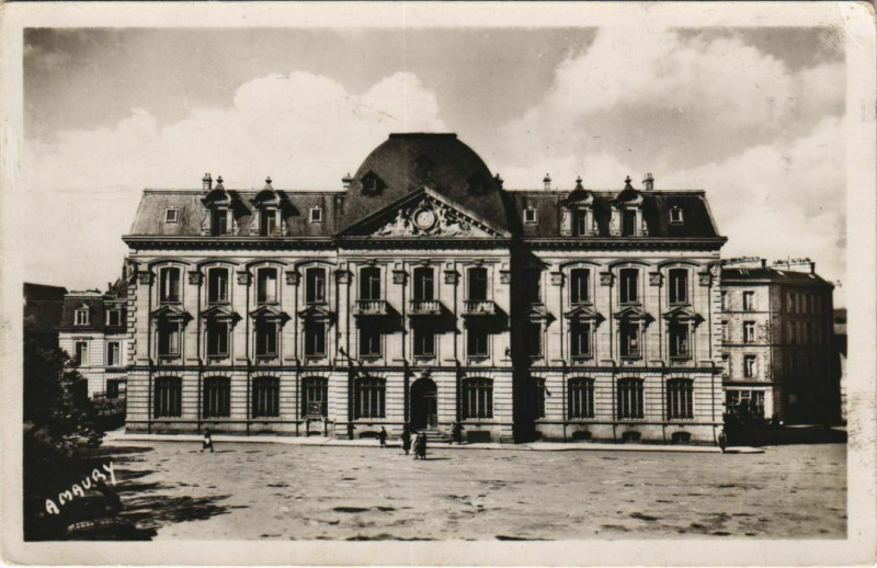 Carte postale ancienne Saint-Brieuc Hotel des Postes à Saint-Brieuc