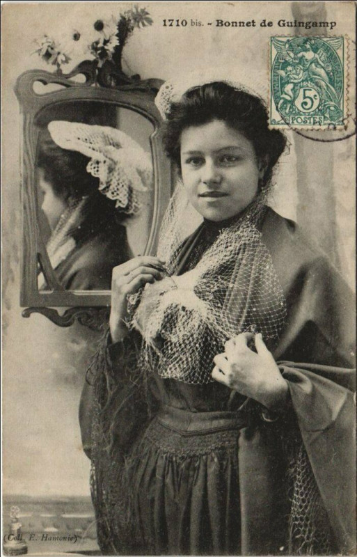 Carte postale ancienne Guingamp Bonnet du Guingamp - Femme - Type à Guingamp