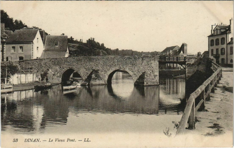 Carte postale ancienne Dinan Le Vieux Pont à Dinan