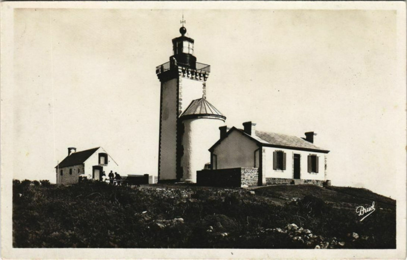 Carte postale ancienne Perros-Guirec Le Phare des Sept Iles à Perros-Guirec