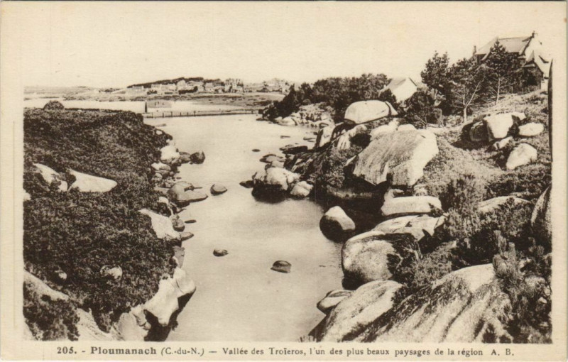 Carte postale ancienne Ploumanac'H Vallee des Troieros