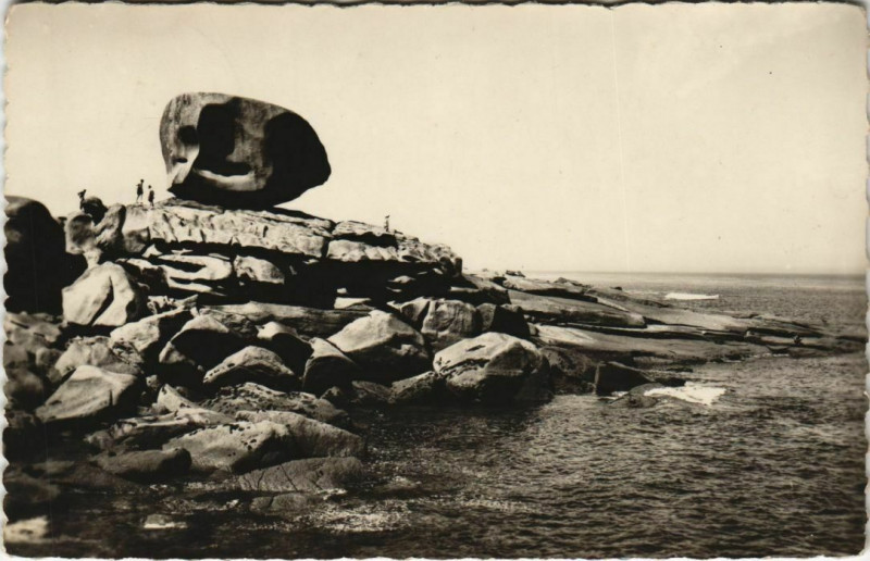 Carte postale ancienne Tregastel Le De