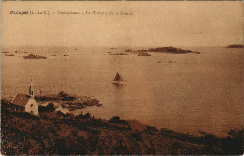 Carte postale ancienne Paimpol Ploubazlanec - La Chapelle de la Trinite à Paimpol