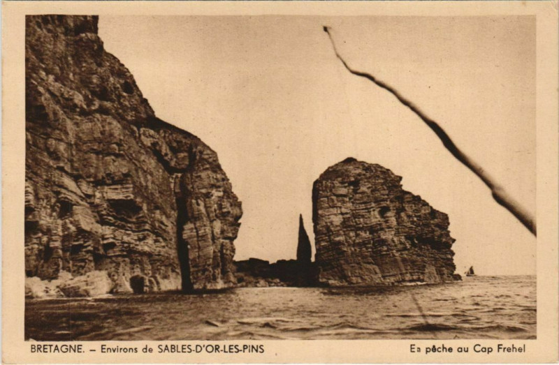 Carte postale ancienne Cap Frehel En Peche au Cap Frehel - Env. De Sables-d'Or-les-Pins