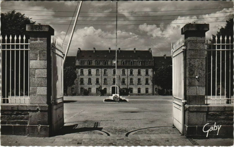 Carte postale ancienne Dinan Quartier Beaumanoir à Dinan