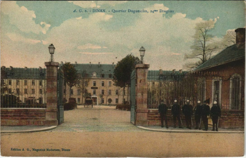 Carte postale ancienne Dinan Quartier Duguesclin - 24me Dragons à Dinan