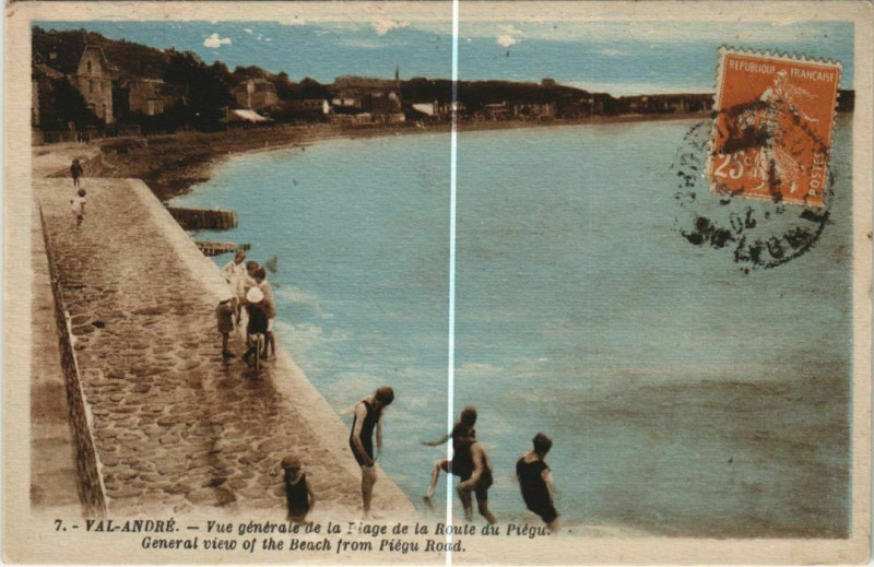 Carte postale ancienne Le Val-Andre Vue Generale de la Plage de la Route du Piegu