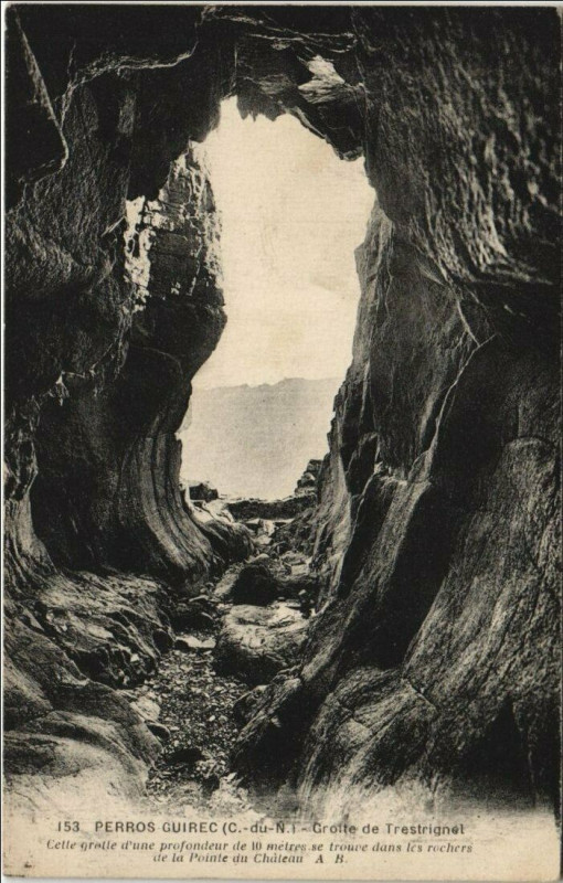 Carte postale ancienne Perros-Guirec Grotte de Trestrignel à Perros-Guirec