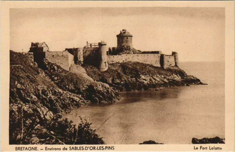 Carte postale ancienne Sables-d'Or-les-Pins Environs - Le Fort Lalatte