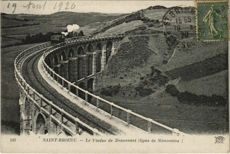 Carte postale ancienne Saint-Brieuc Le Viaduc de Douvenant à Saint-Brieuc