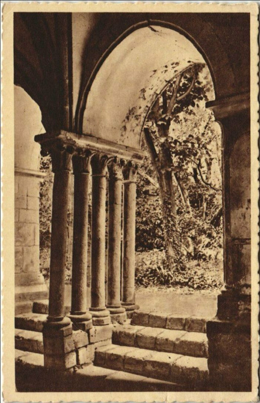 Carte postale ancienne Paimpol Kerity - Abbaye de Beauport - Entree de la Salle à Paimpol