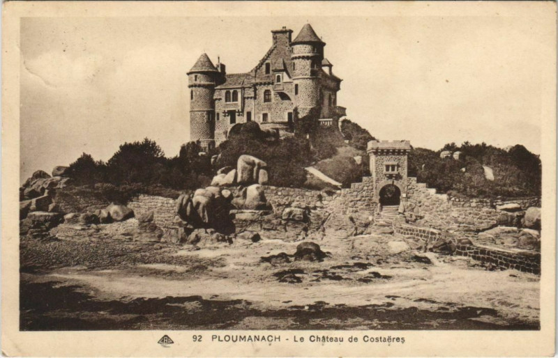 Carte postale ancienne Ploumanac'H Le Chateau de Costaeres