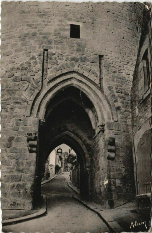 Carte postale ancienne Dinan Porte du Jerzual à Dinan