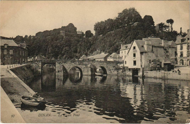 Carte postale ancienne Dinan Le Vieux Pont à Dinan