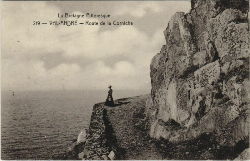 Carte postale ancienne Le Val-Andre Route de la Corniche