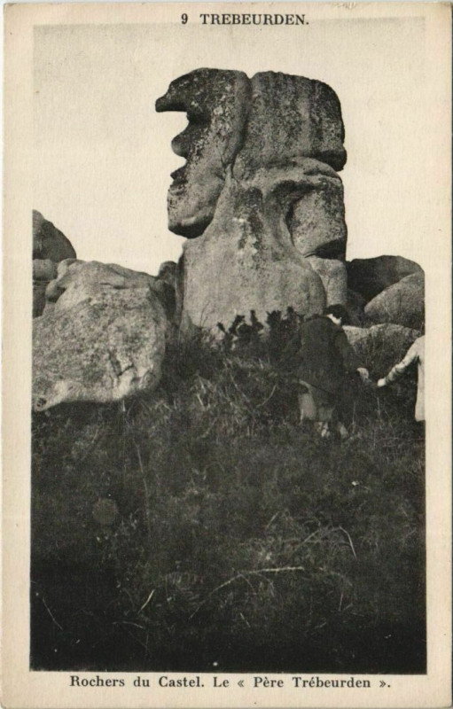 Carte postale ancienne Trebeurden Rochers du Castel - Le Pere Trebeurden