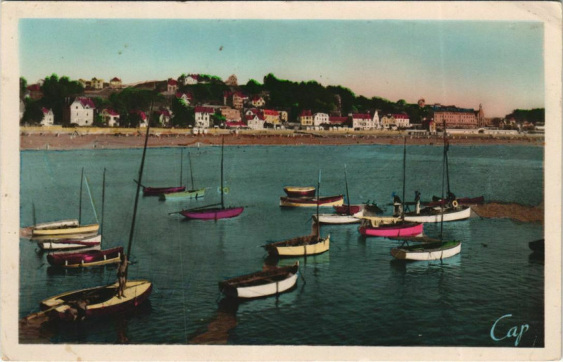 Carte postale ancienne Le Val-Andre La Plage Vue du Port