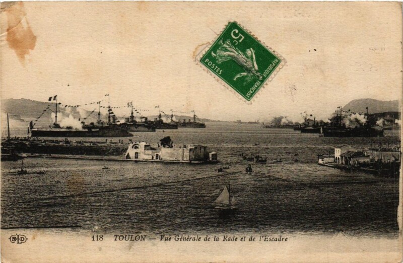 Carte postale ancienne Toulon Vue générale de la Rade et de l'Escadre à Toulon