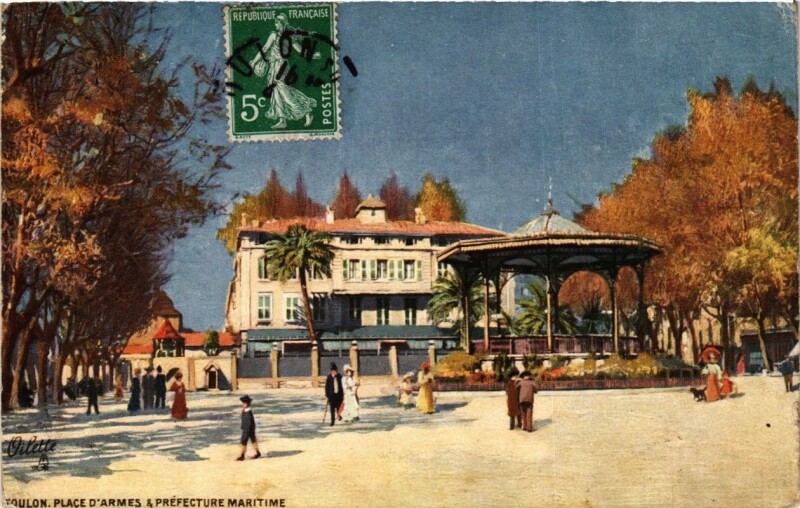 Carte postale ancienne Toulon Place d'Armes et Préfecture maritime à Toulon