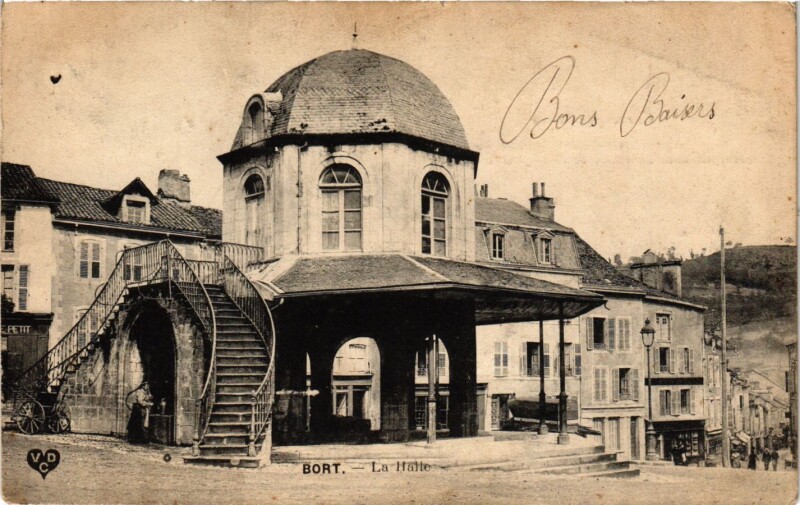 Carte postale ancienne Bort - La Halle