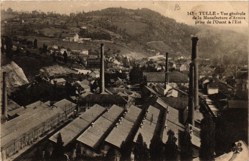 Carte postale ancienne Tulle - Vue générale de la Manufacture d'Armes à Tulle