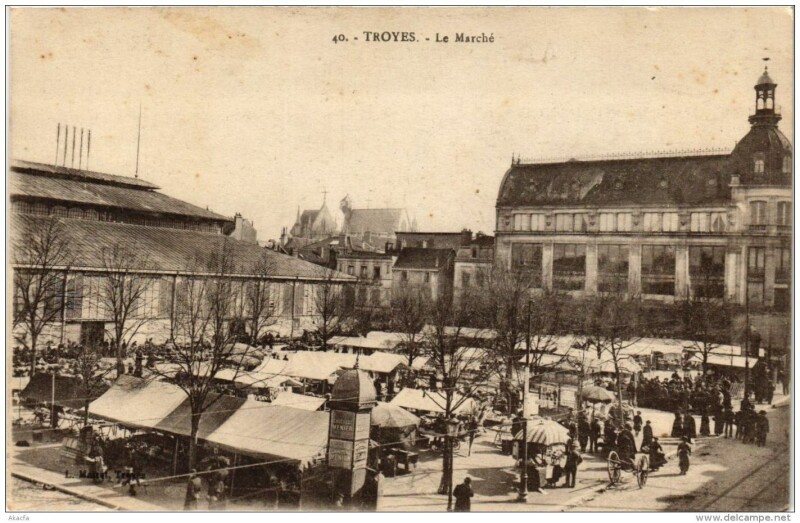 Carte postale ancienne Troyes Le Marché à Troyes