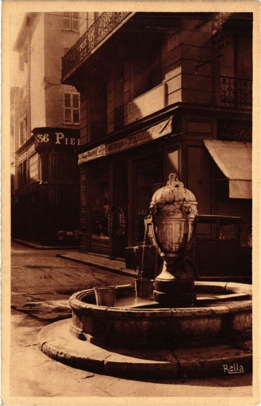 Carte postale ancienne Toulon Fontaine de la Place Gustave Lambert à Toulon