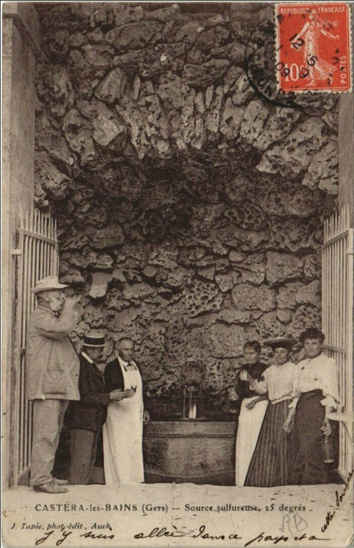 Carte postale ancienne Castera-les-Bains Source Sulfureuse