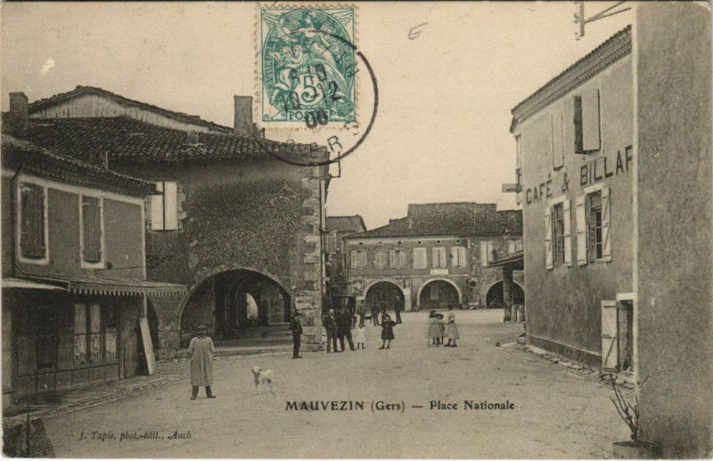Carte postale ancienne Mauvezin Place Nationale à Mauvezin