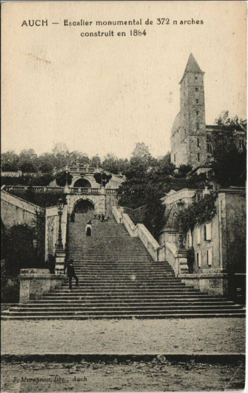 Carte postale ancienne Auch Escalier Monumental à Auch