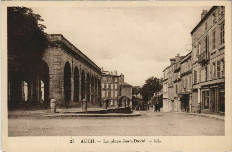Carte postale ancienne Auch La Place Jean-David à Auch