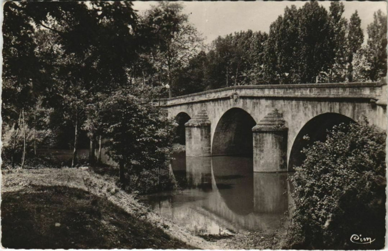 Carte postale ancienne Mirande Pont sur la Baise à Mirande