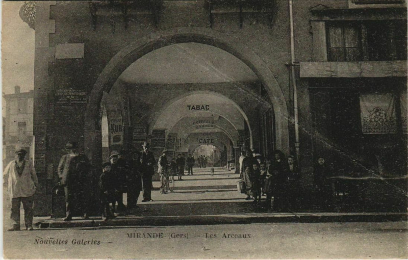 Carte postale ancienne Mirande Les Arceaux à Mirande