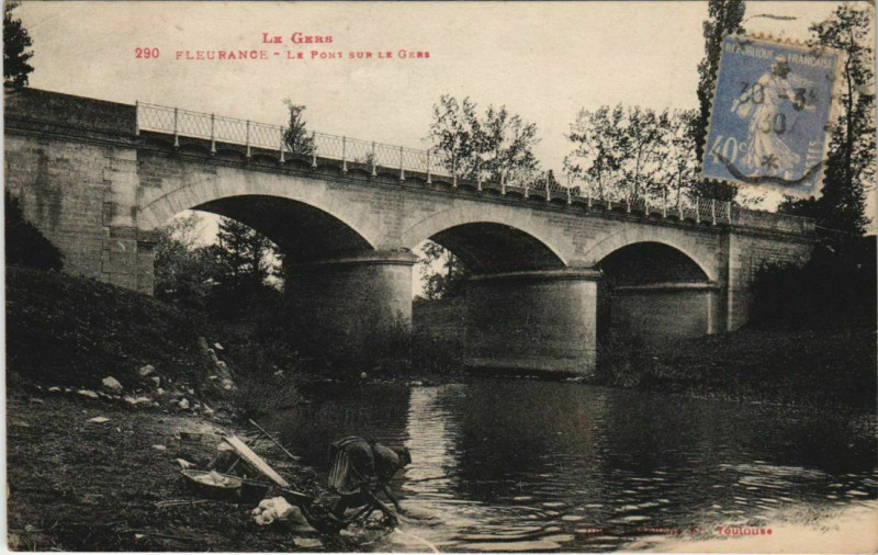 Carte postale ancienne Fleurance Le Pont sur le Gers à Fleurance