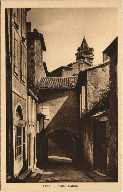 Carte postale ancienne Auch Porte Dalton à Auch