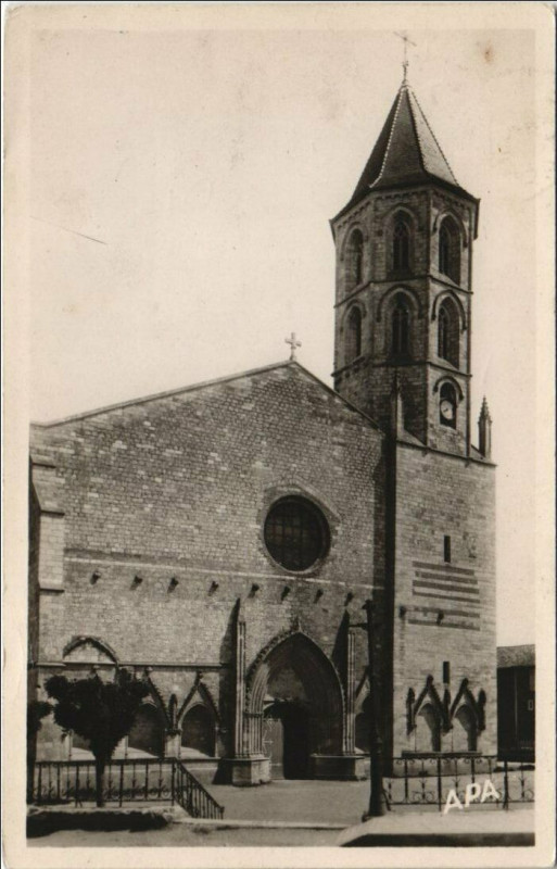 Carte postale ancienne Fleurance Facade de l'Eglise à Fleurance