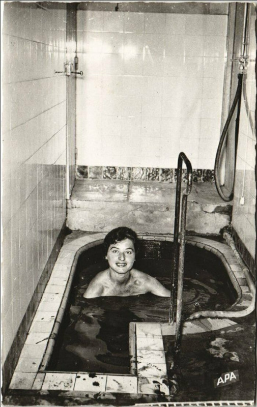 Carte postale ancienne Barbotan-les-Thermes Une Piscine de Bain de Boue à Pis