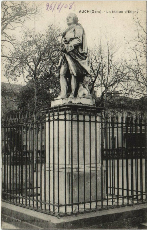 Carte postale ancienne Auch La Statue d'Etigny à Auch