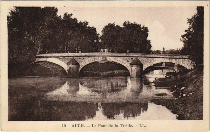 Carte postale ancienne Auch Le Pont de la Treille à Auch