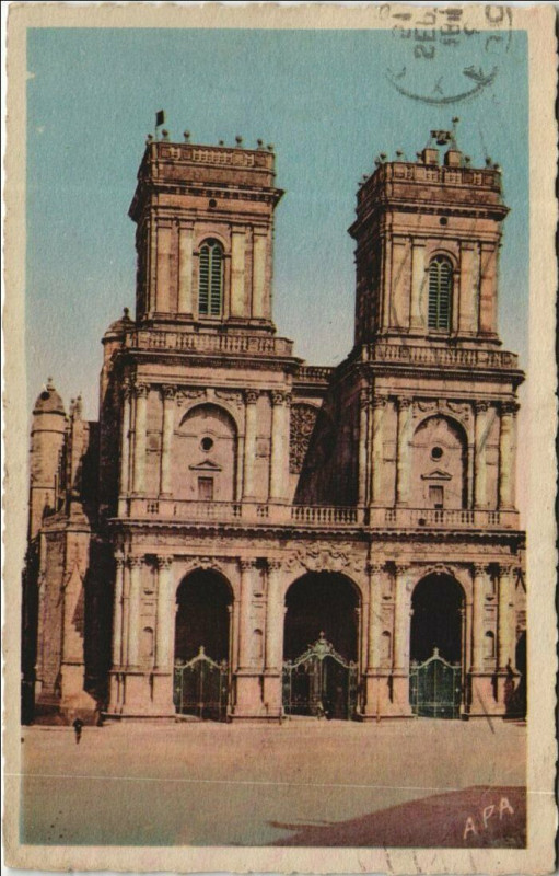 Carte postale ancienne Auch La Facade de la Basilique Sainte-Marie à Auch