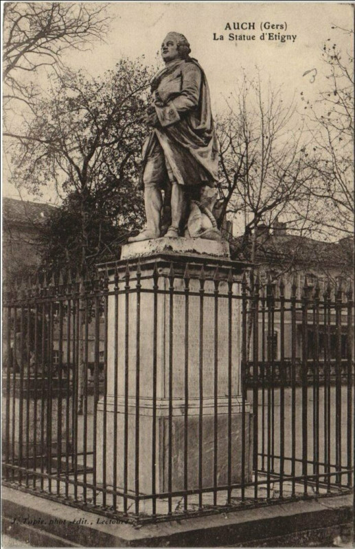 Carte postale ancienne Auch La Statue d'Etigny à Auch