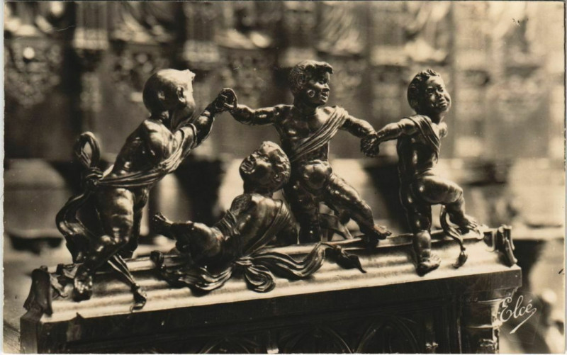 Carte postale ancienne Auch La Cathedrale - La Sarabande des Enfants à Auch